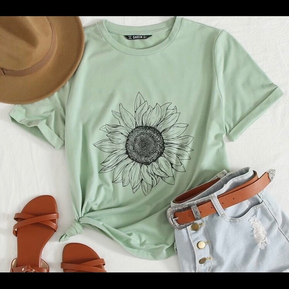 SHEIN medium tee. - Picture 1 of 4